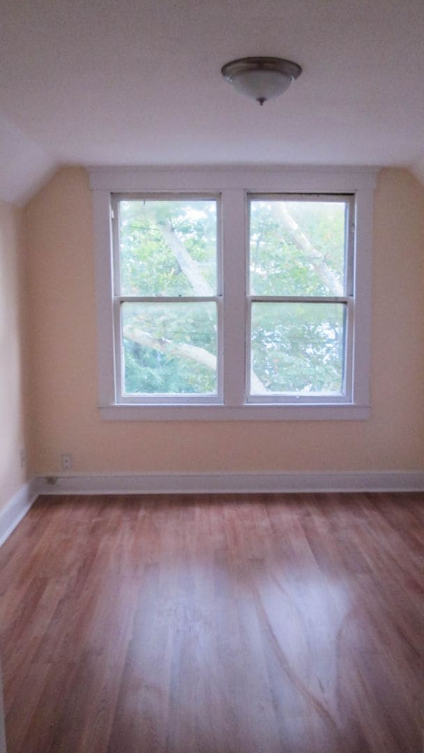 Building Photo - 71 Lilac St