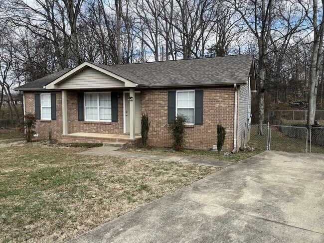 Building Photo - Nice brick home in a Cul De Sac