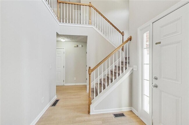 Foto del edificio - 326 Canterbury Pl Dr