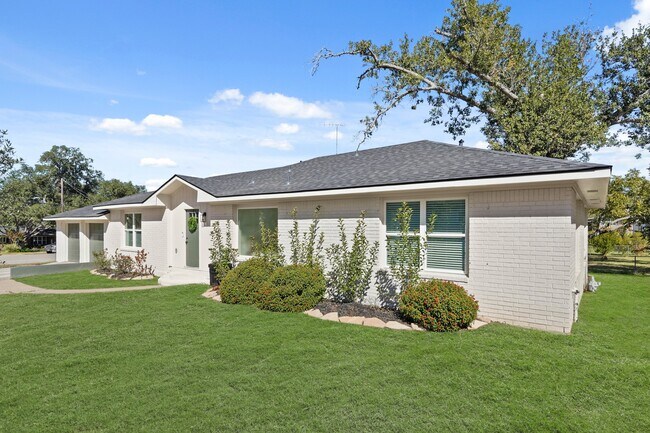 Foto del edificio - 712 E Kuehn St