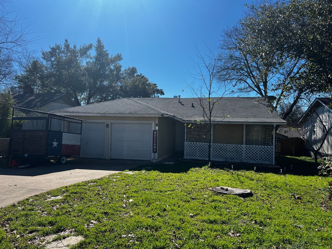 Primary Photo - Great 3 bedroom, 2 bath available now