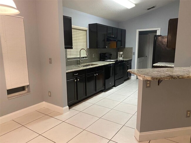 Building Photo - 338 Seville Pointe Ave