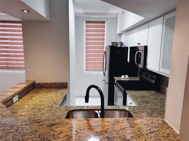 Foto del edificio - 2881 NE 185th St