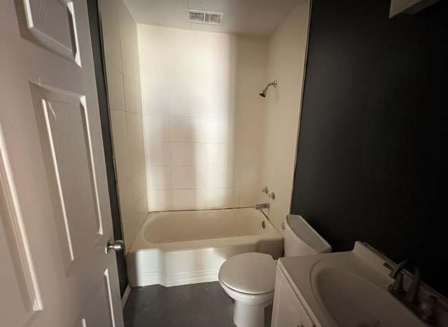 Building Photo - 1328 Lambert St