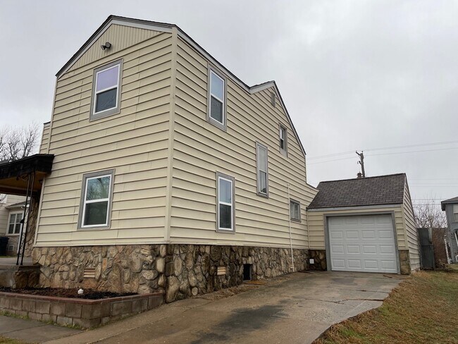 Foto del edificio - 3119 Pioneer Ave