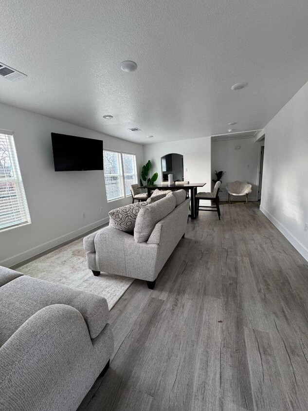 Photo - 7401 Anzac St