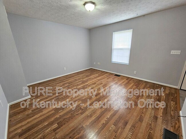 Building Photo - 520 Tomahawk Dr