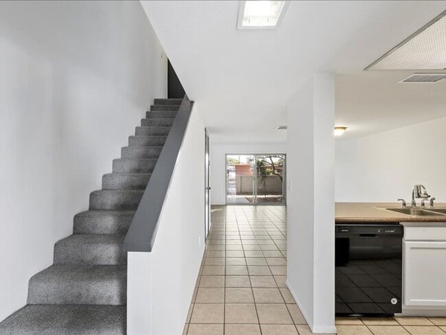 Building Photo - 122 S Hardy Dr