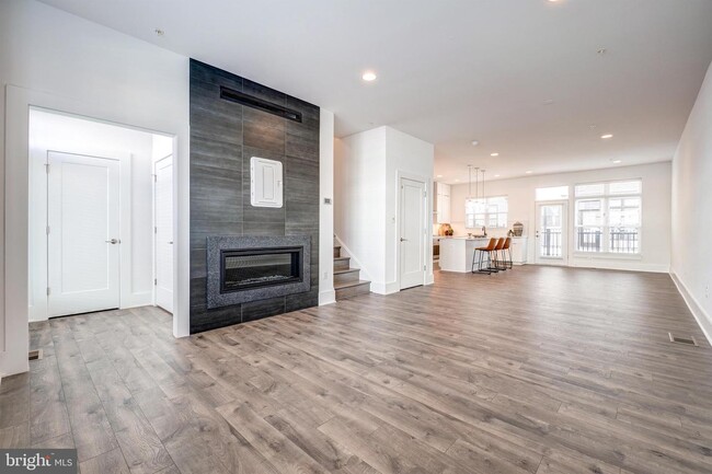 Foto del edificio - 11414 Emerald Park Rd