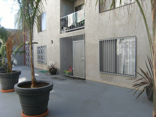 Foto del edificio - 225 W 6th St