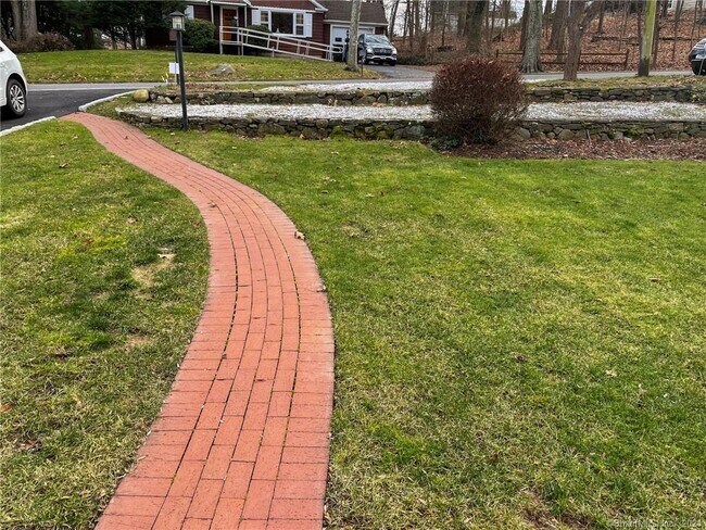 Foto del edificio - 56 Beardsley Pkwy