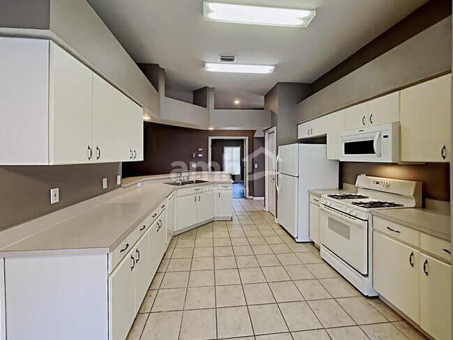 Building Photo - 22611 Roderick Dr