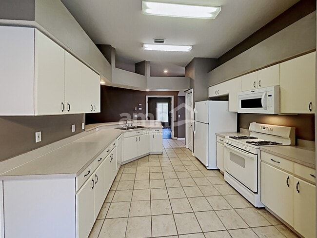 Foto del edificio - 22611 Roderick Dr