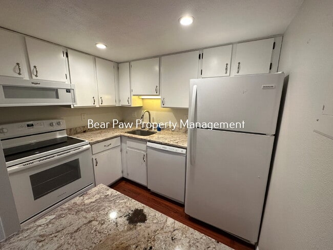 Building Photo - "Charming One Bedroom in Lakewood"
