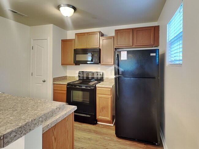 Foto del edificio - 6215 Thompson Brook Ln
