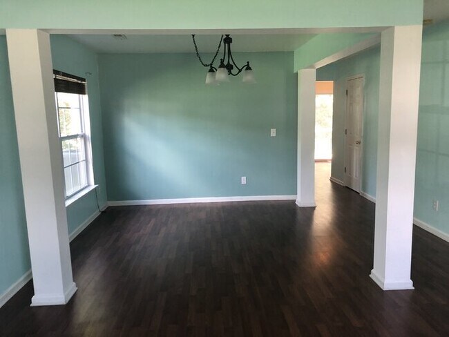 Foto del edificio - 5105 Torrey Ln
