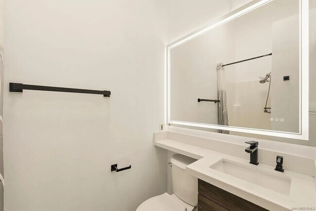 Foto del edificio - 6404 Zena Dr