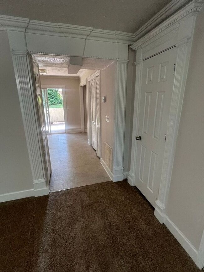 Building Photo - READY NOW!!! 2 bedroom townhouse available in Lawrenceville!