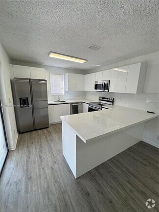 Building Photo - 2530 NW 99th Ave