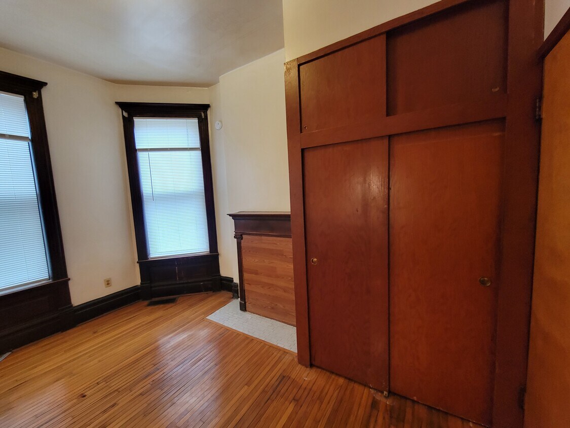 177 N Chambers St Unit 2, Galesburg, IL 61401 Apartments in Galesburg