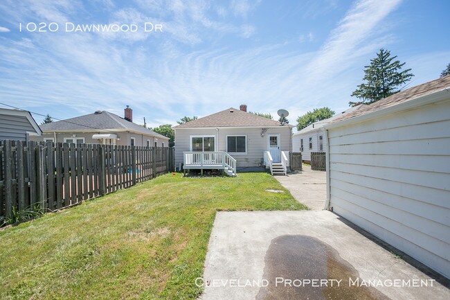 Building Photo - Newly Renovated Parma Ranch.