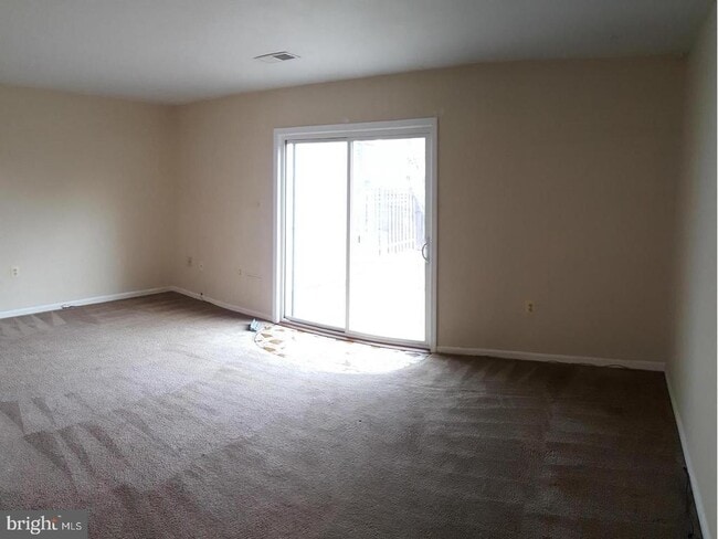 Foto del edificio - 8091 Community Dr
