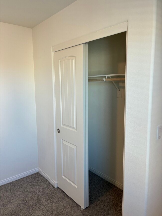 Building Photo - Beautiful 4 Bedroom Home in Southwest Vegas!
