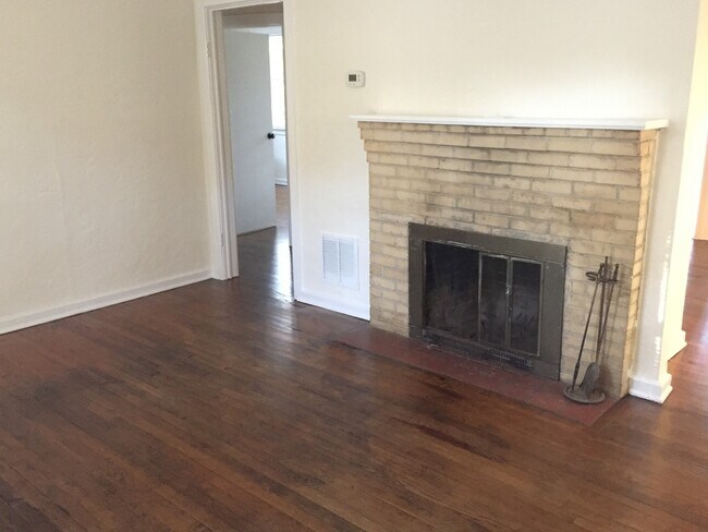 Foto del edificio - Sublease with the option to Renew. Near UF...