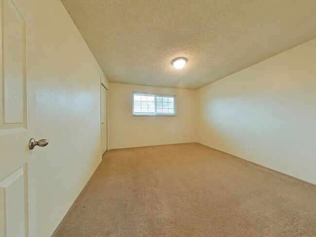 Building Photo - Duplex ~ South Corvallis ~ Pet Friendly