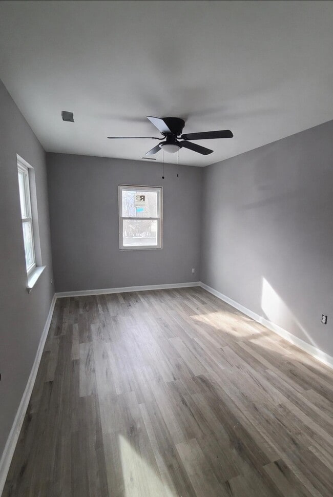 Building Photo - 308 King St