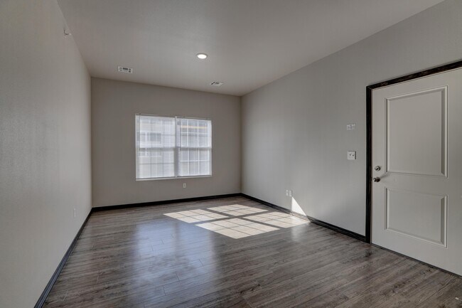 Building Photo - 2411 S Jackson Ave