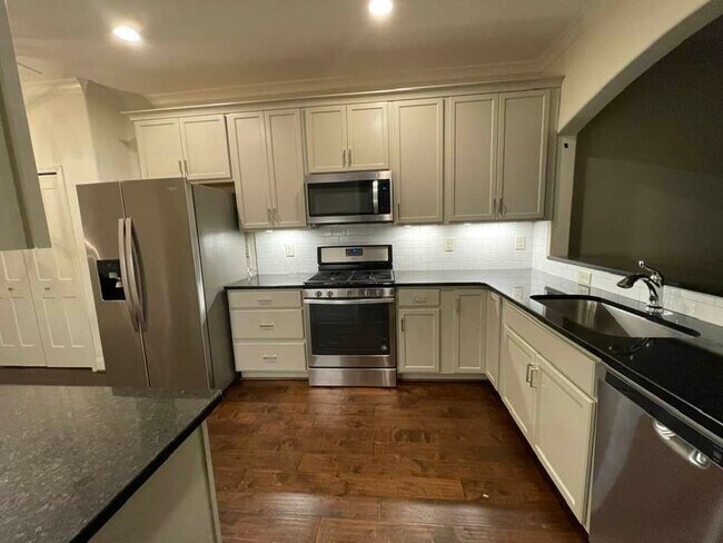 Foto del edificio - 4005 Lenox Rd