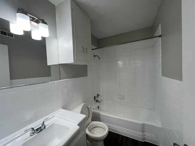 Foto del edificio - MOVE IN SPECIAL Studio Apartment AVAILABLE...