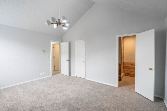 Foto del edificio - Stunning 3 Bed 2 Bath In Quiet Neighborhood