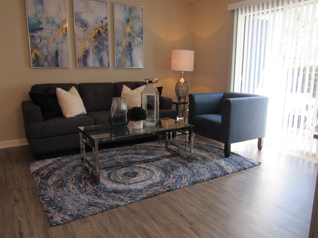 Building Photo - The Flats at Veranda Ridge