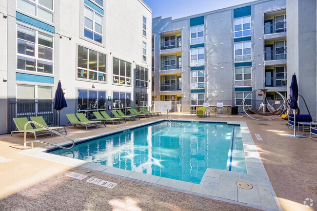 Building Photo - Z - Sparq on Rio