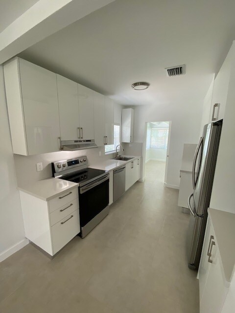 Building Photo - 6833 SW 84th Ave