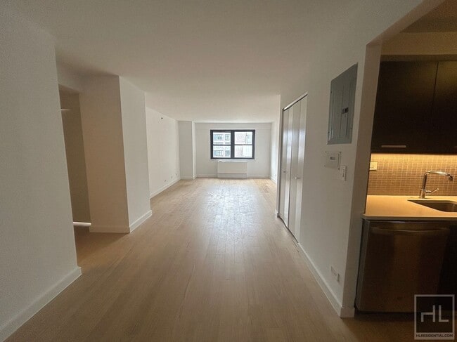 Building Photo - East 39th Street