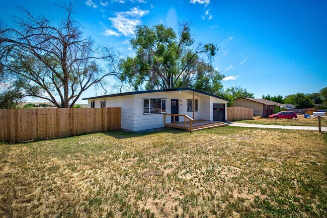 Building Photo - 9965 W Vixen Dr