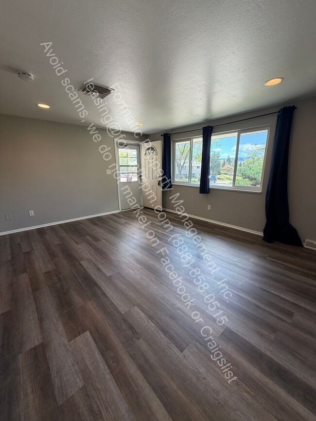 Foto del edificio - 4450 Dover St