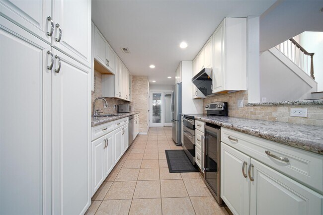 Foto del edificio - 4134 Childress St