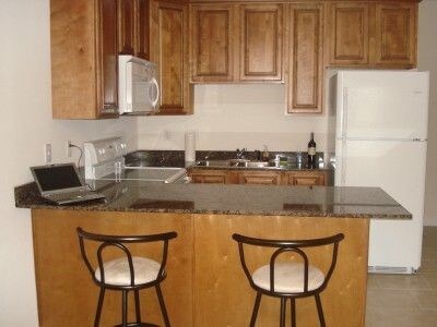 Building Photo - 3 bdrm 3 bath just off Beach Blvd
