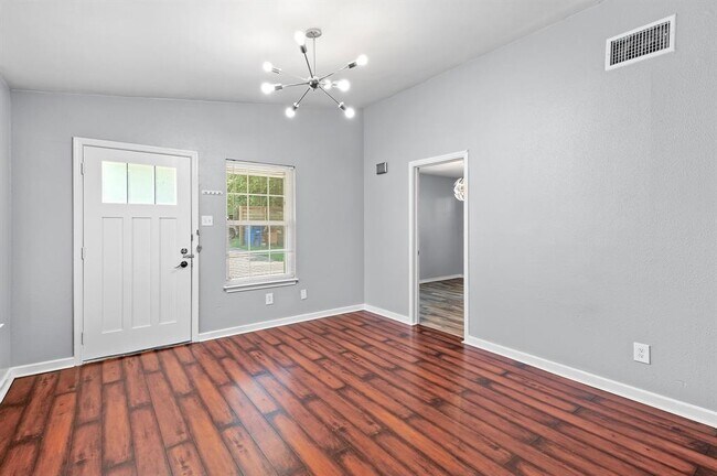 Foto del edificio - 7617 Meador Ave