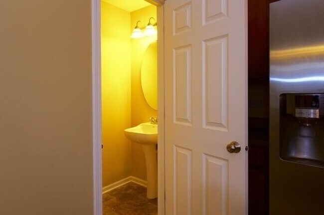 Foto del edificio - 25243 Colligan St