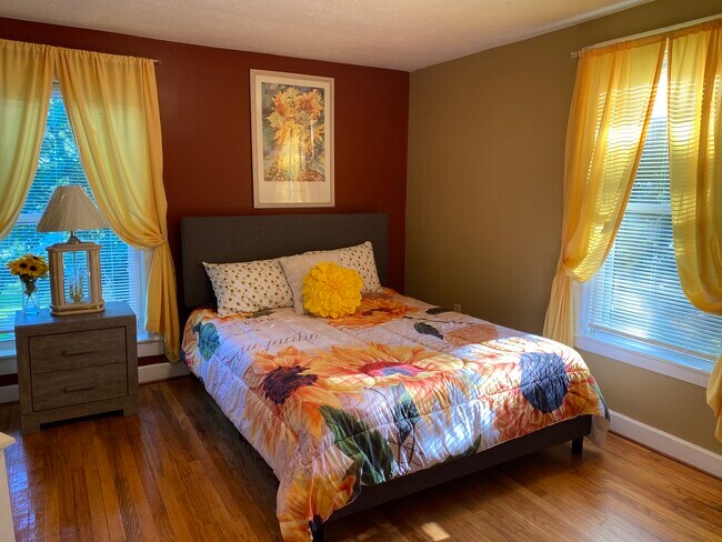 Dormitorio 2 - 144 W Seneca St