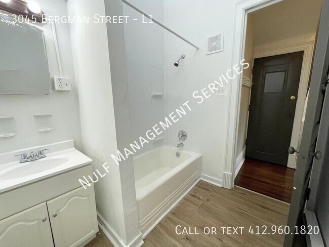 Foto del edificio - 3045 Bergman St
