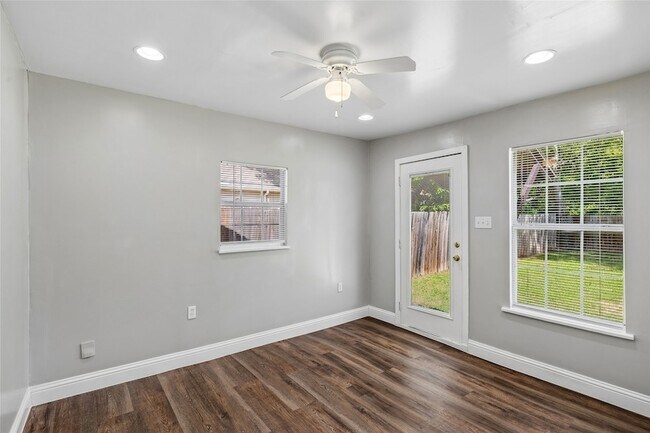 Foto del edificio - 403 E Second Street Unit