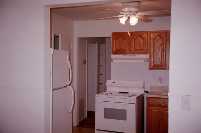 Building Photo - 741 Taylor Ave