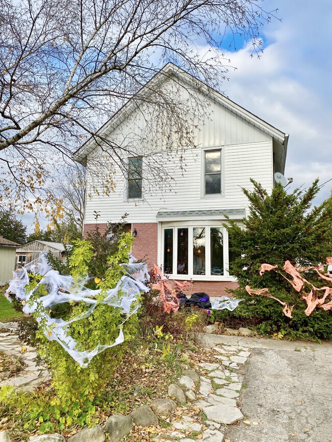 Building Photo - 67 Taylor Ave