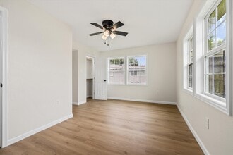 Building Photo - 1127 Harris Way